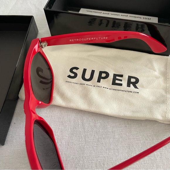 Red sunglasses - Picture 3 of 6